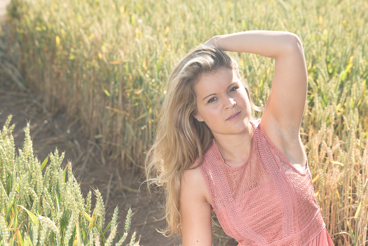 Birte im Kornfeld 06